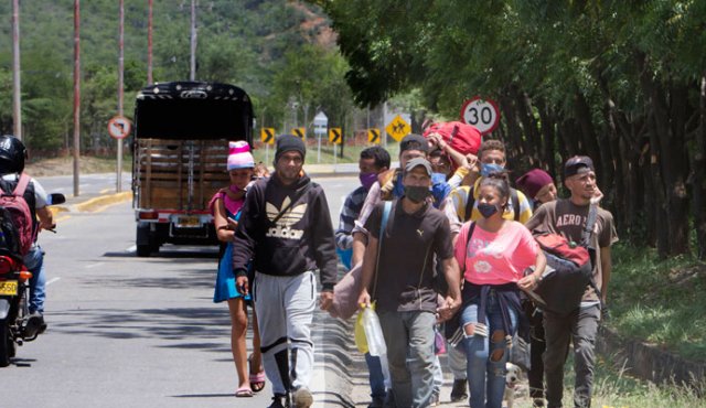 OperaciónVenezuela - Venezuela un estado fallido ? - Página 19 Migrantes-25