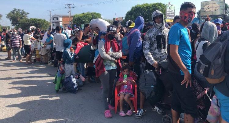 VENEZUELA - Todo sobre el virus chino - Página 8 Migrantes-haciendo-cola-750x405